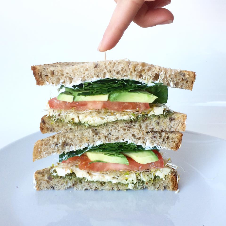 sandwich pesto feta